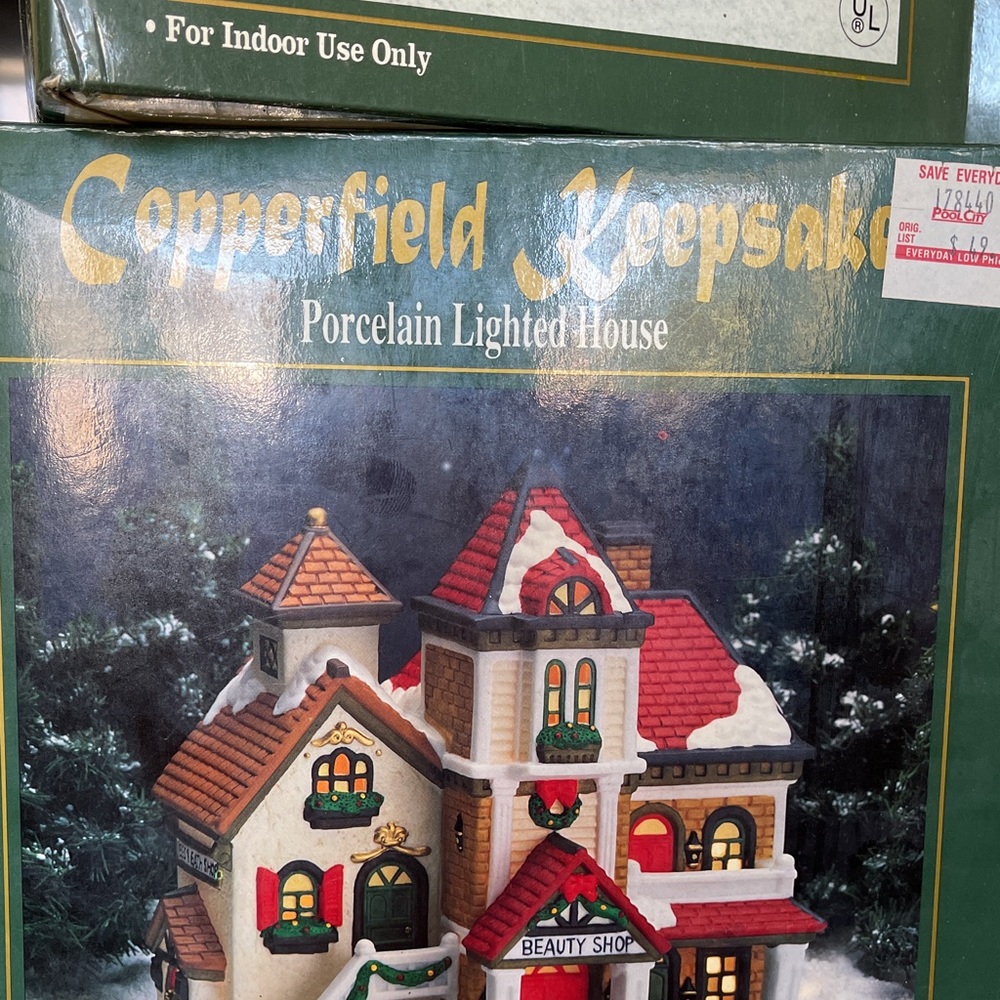 Copperfield Keepsake porcelain lighted houses - Picture 3 of 4